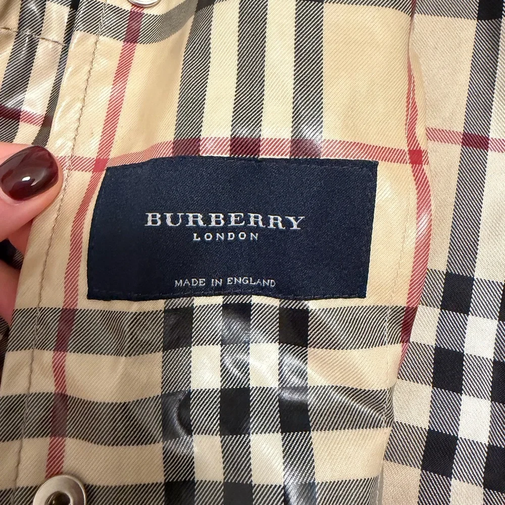 REAL Burberry Raincoat - Picture 2 of 5